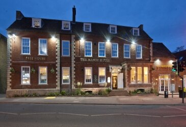 Manor House, Royston - photo (C) JD Wetherspoons